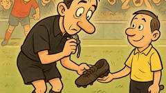 Barzelletta: Al terzo rigore, l’arbitro si calza